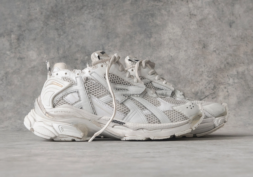 Balenciaga Wmns Runner Sneaker 'Worn-Out - White' for Timeless Style