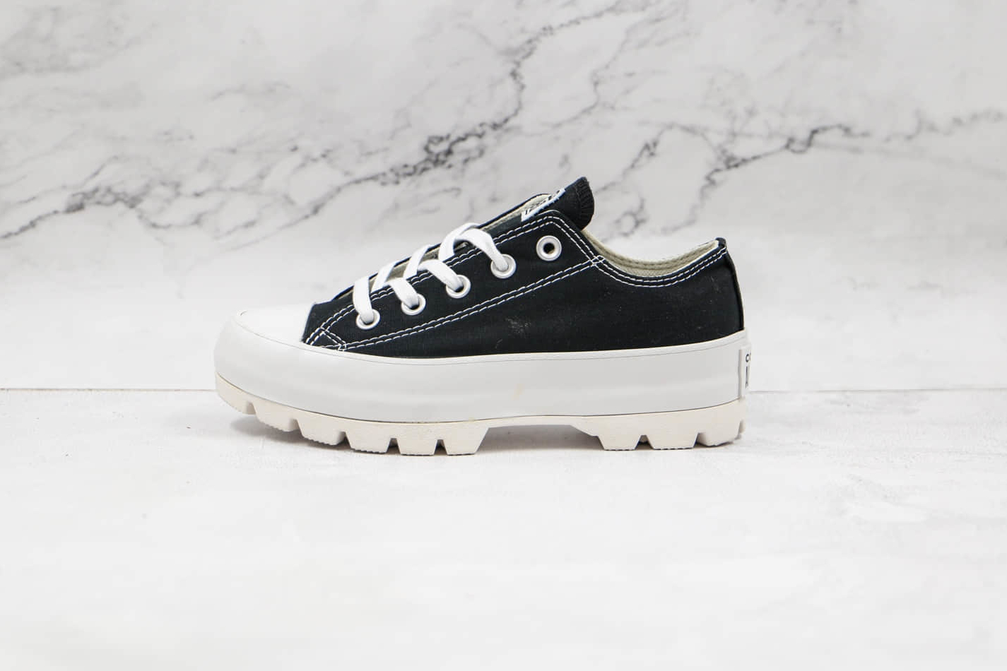 Converse Chuck Taylor All Star Lugged Low 'Black White' 567681C - Stylish Women's Shoes with Traction