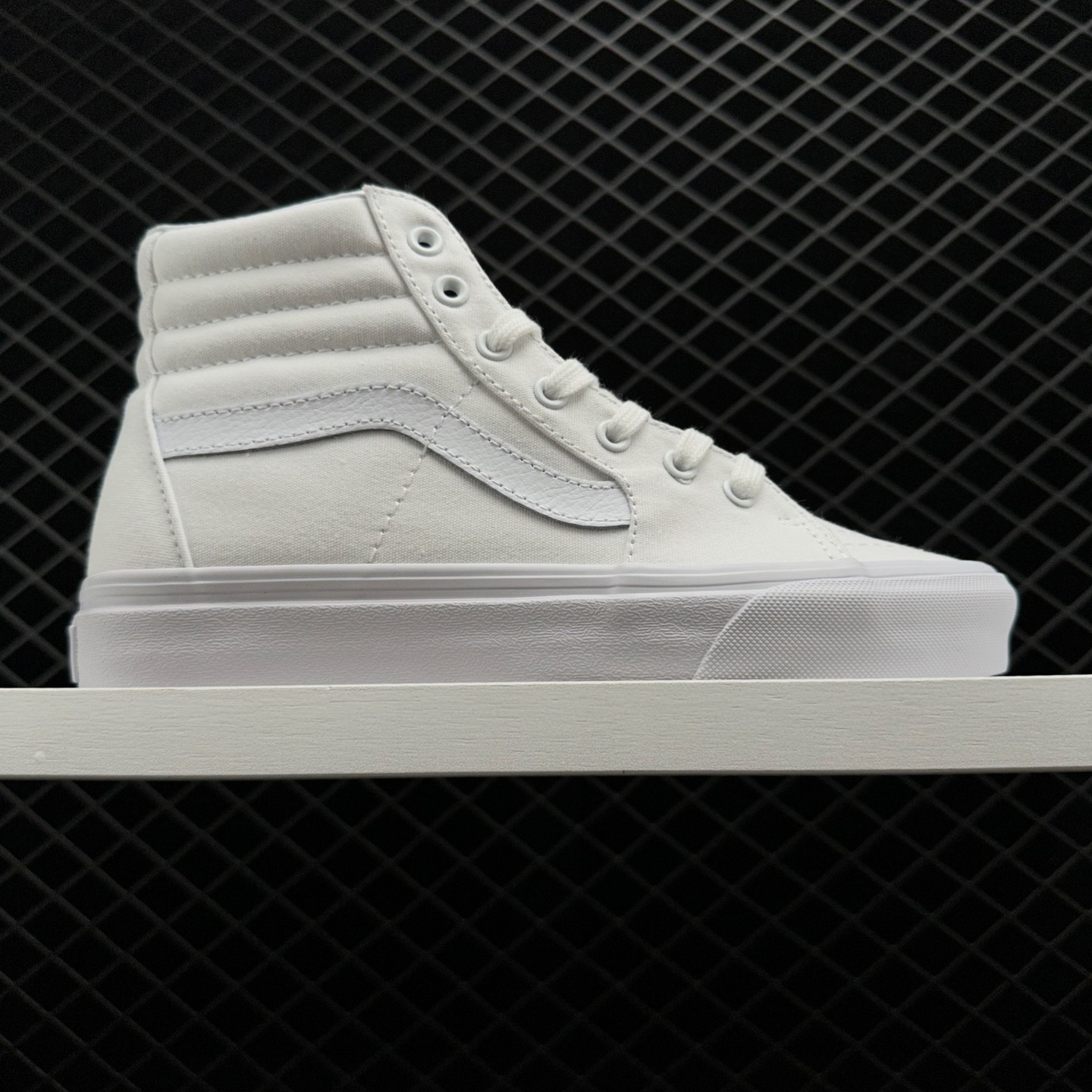 Vans SK8-HI True White VN000D5IW00 - Classic High-Top Style & Clean White Finish