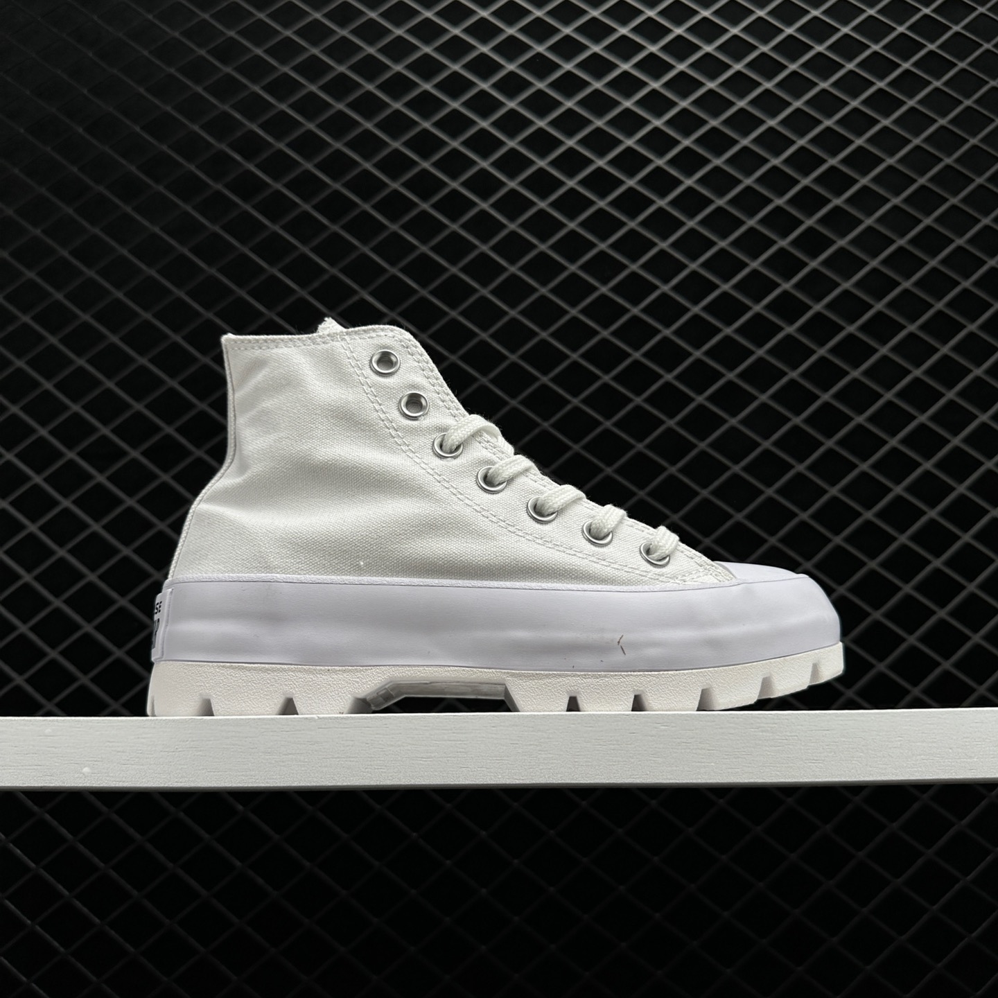 Converse Chuck Taylor All Star Lugged Hi White 565902C - Classic Design with a Bold Twist